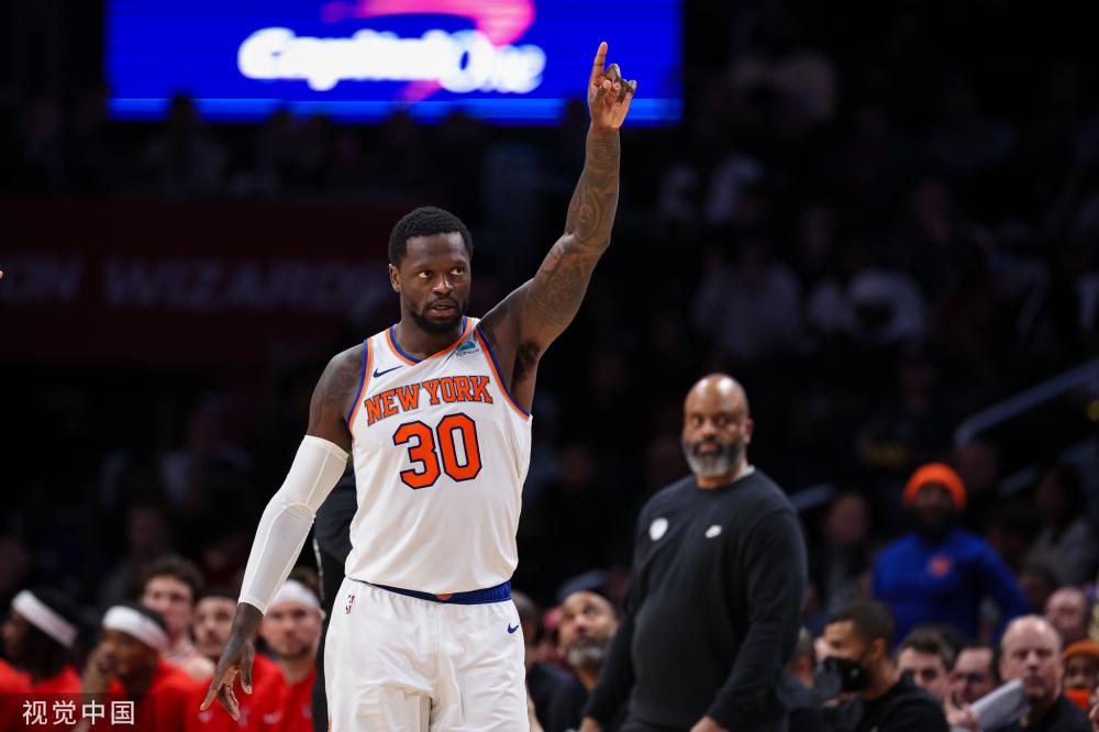 前腰在丢球 前腰在丢球